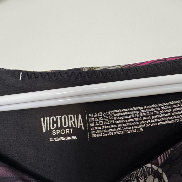 Women's Multicolor Butterfly Print Leggings - Picture 2 of 4